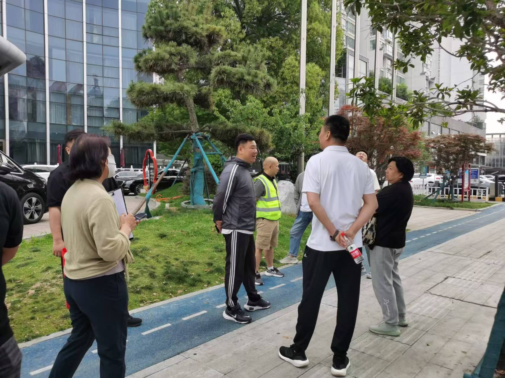 南陽市道路綠化提升項(xiàng)目勝利通過竣工移交驗(yàn)收